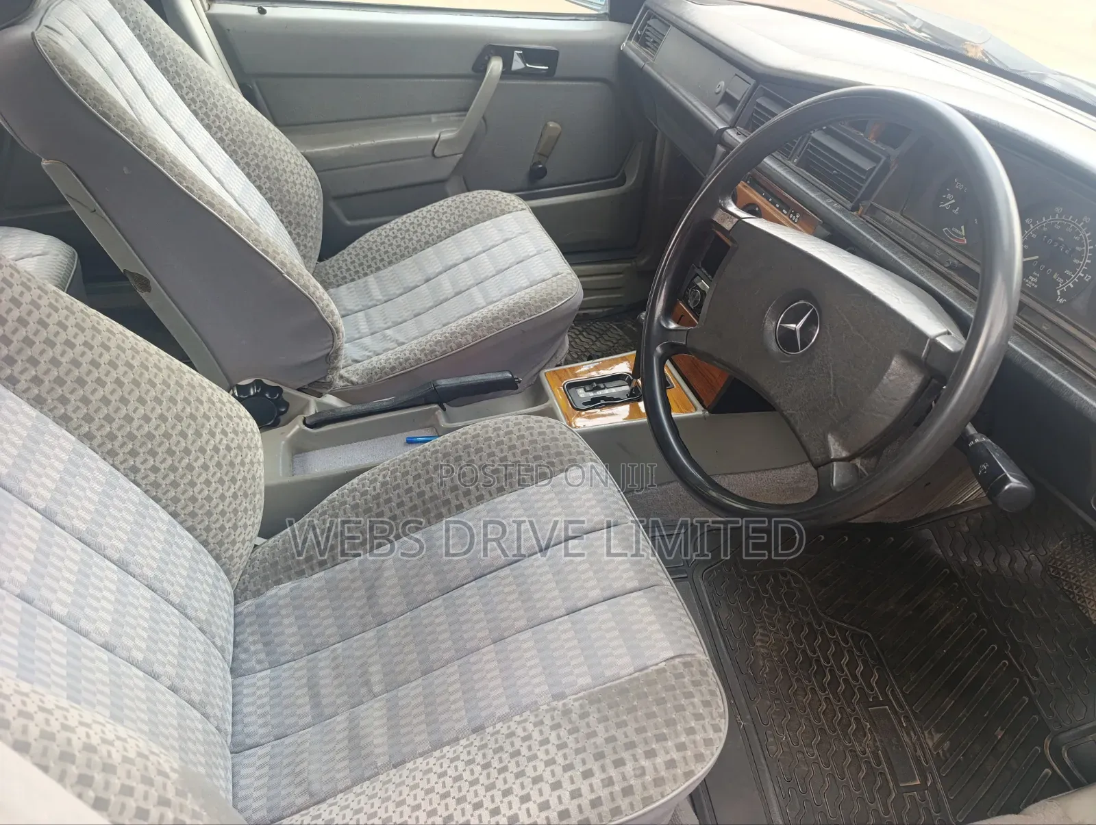 Mercedes-Benz 190E 1988 Gray