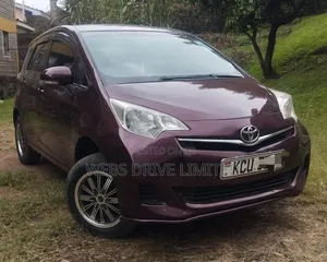 Toyota Ractis 1.3 FWD 2012 Purple