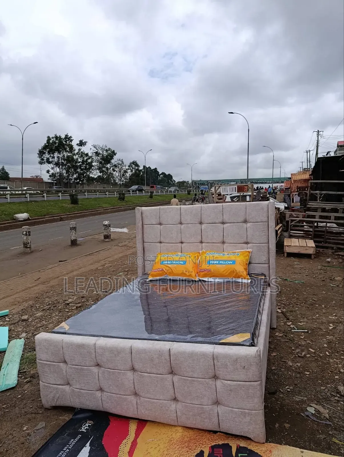 5x6 Chester +Mattress + 2 Pillows