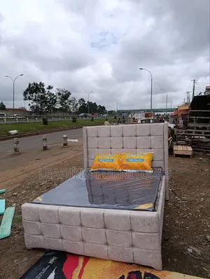 5x6 Chester +Mattress + 2 Pillows