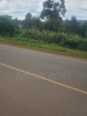 A Long Thogoto Mutarakwa Road