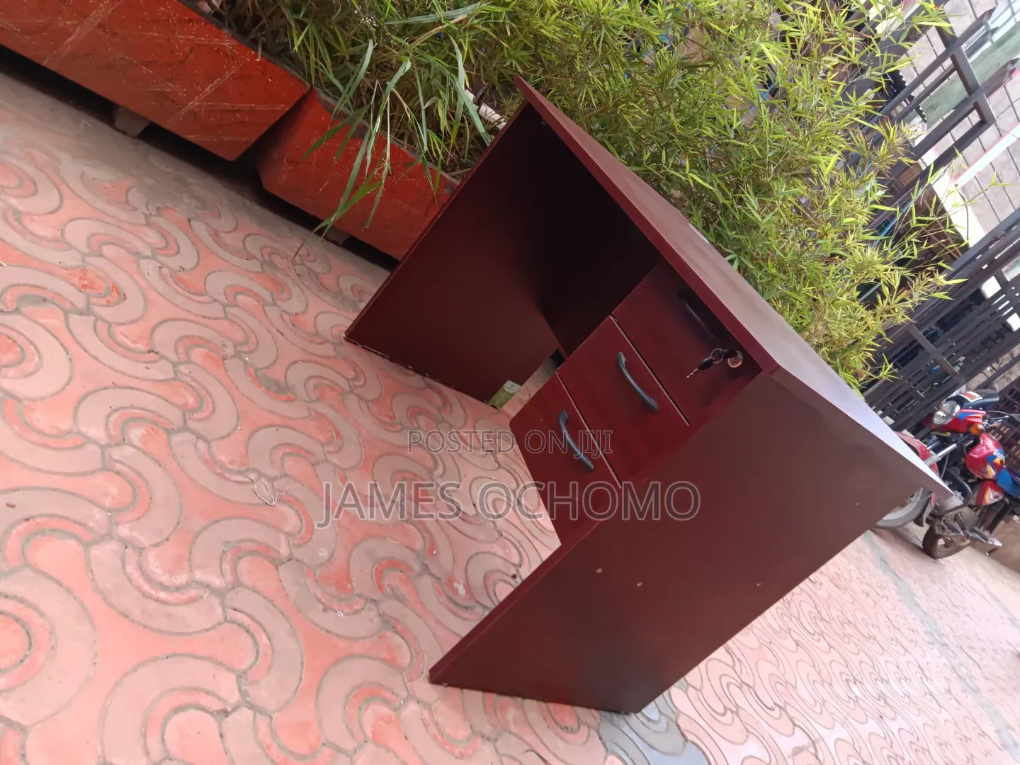 1.2 MTRS Office Desk