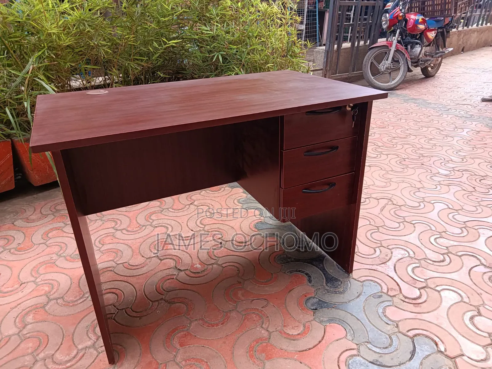 1.2 MTRS Office Desk