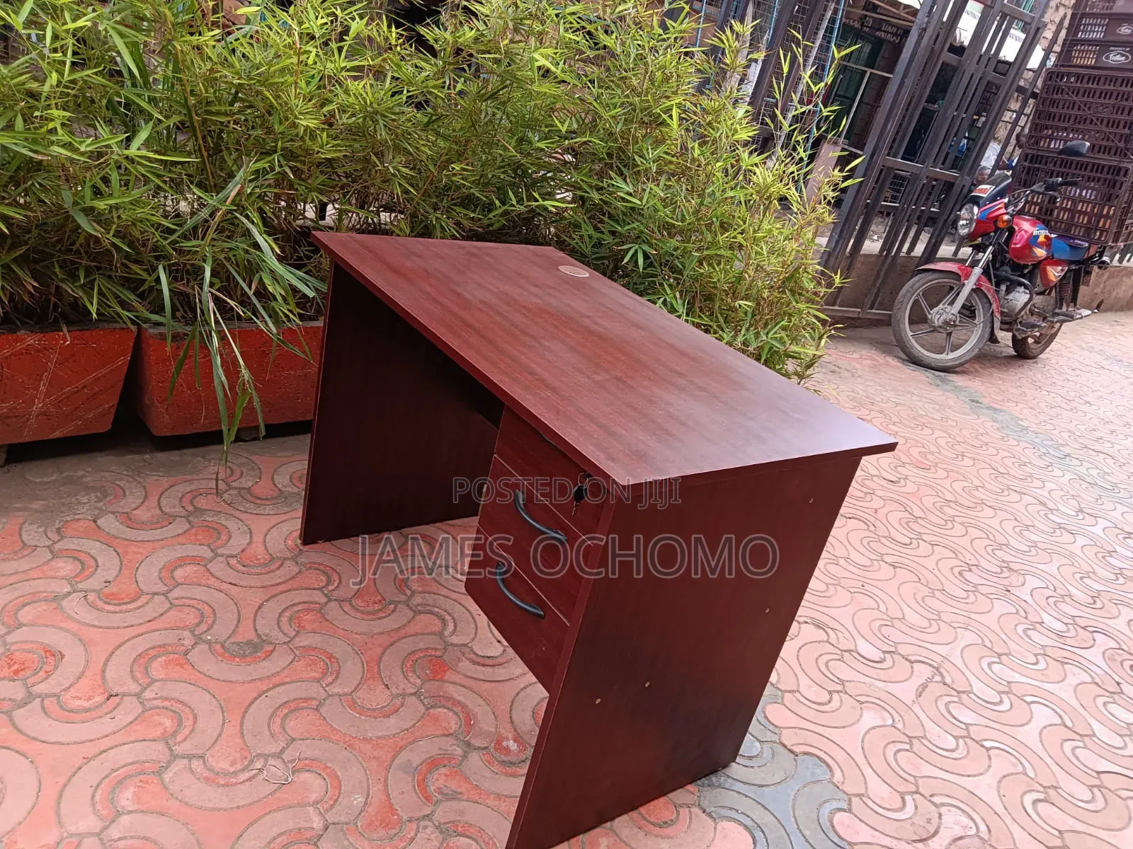 1.2 MTRS Office Desk