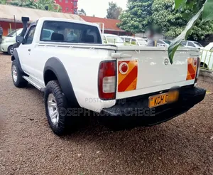 Nissan Hardbody 2013 White