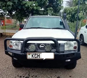 Nissan Hardbody 2013 White