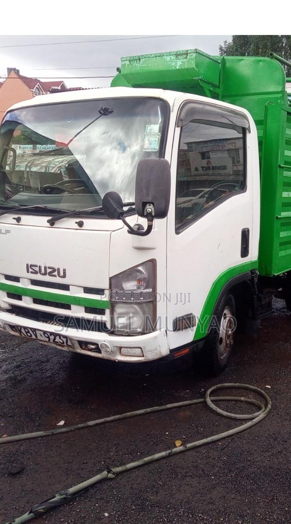 Isuzu Elf 2006 White