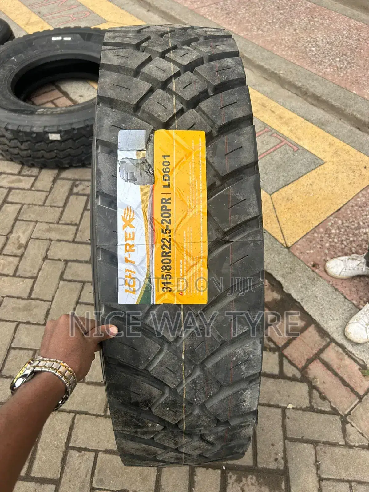 315/80r22.5 Diff