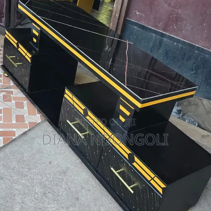 *Black/White and Gold Stand