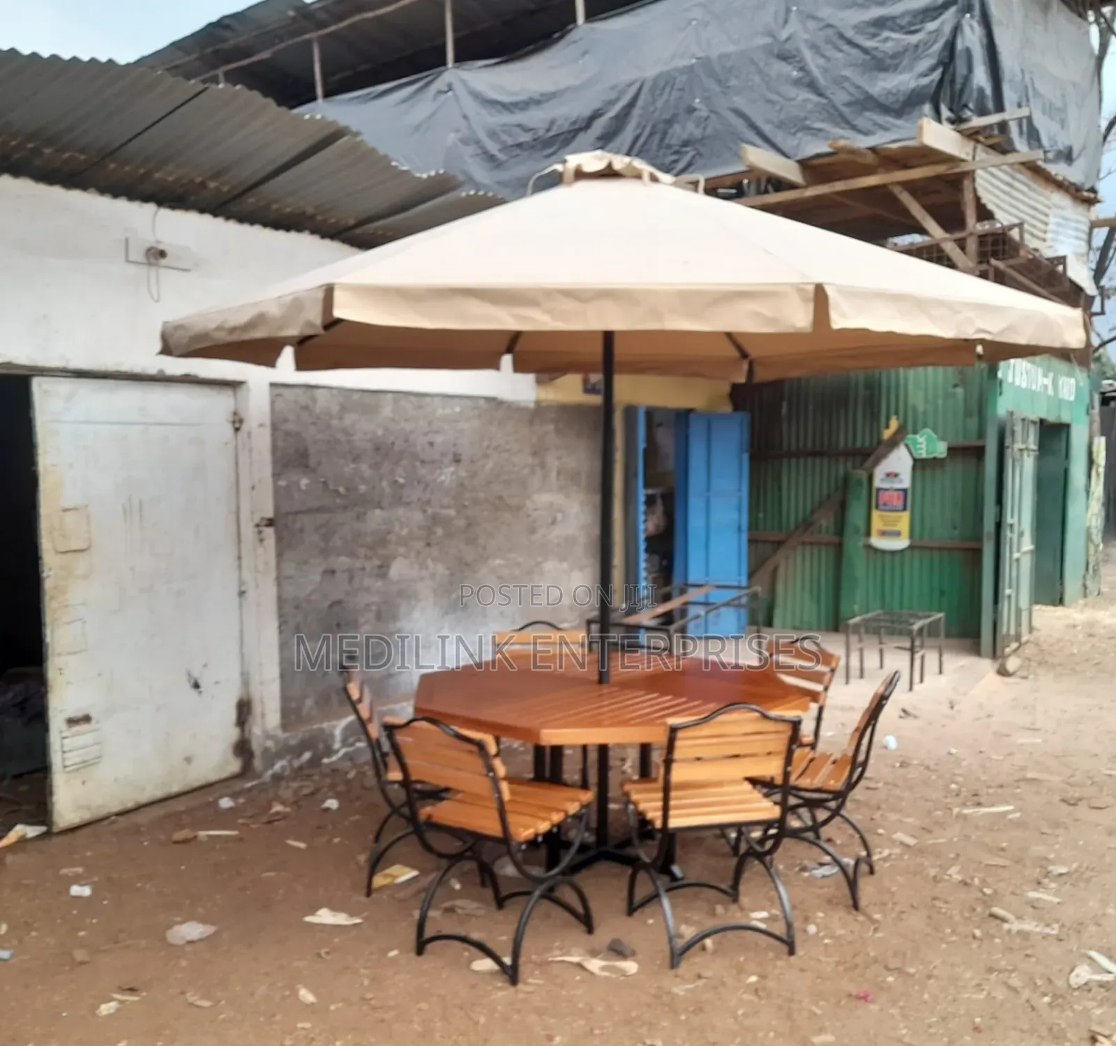 Camel Back Wooden Metallic Chairs+Tables +Umbrella Cover