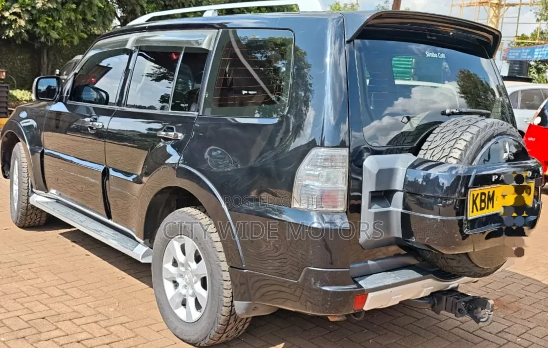Mitsubishi Pajero 3.2 Di-Dc GLS 2010 Black