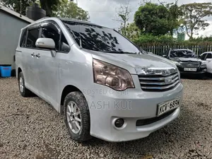 Toyota Noah 2012 Silver