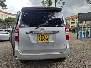 Toyota Noah 2012 Silver