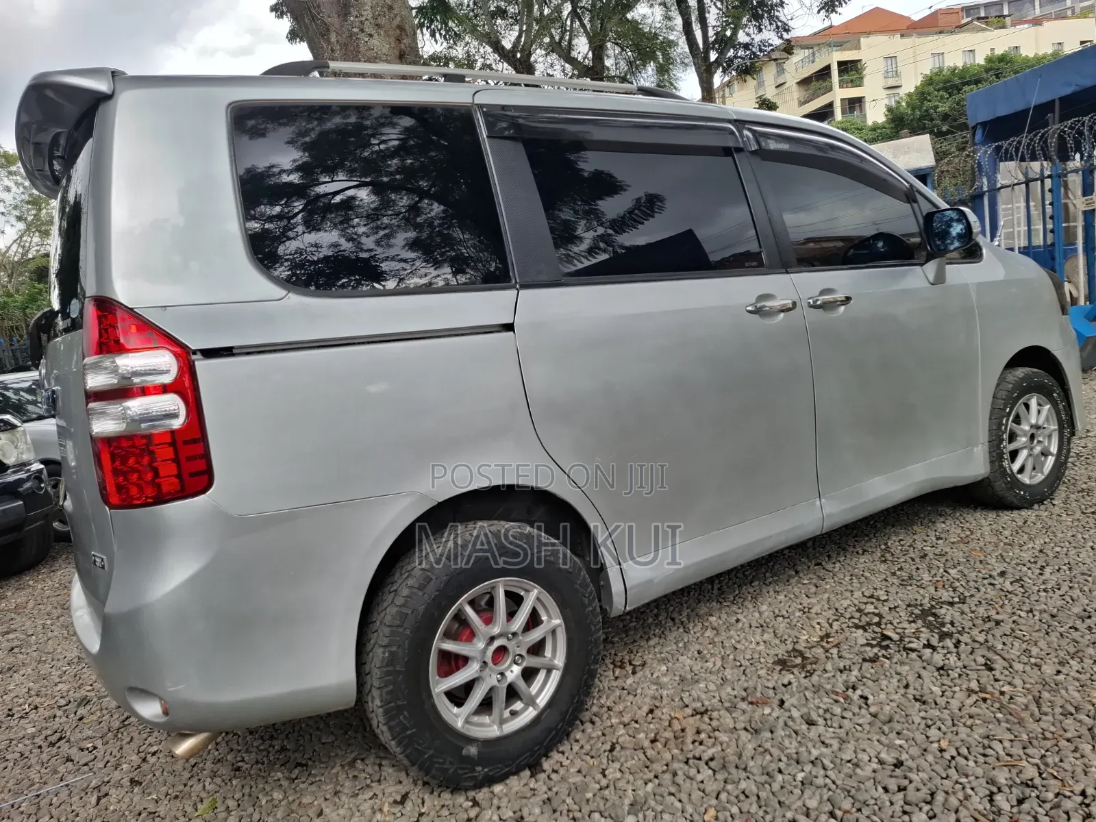 Toyota Noah 2012 Silver