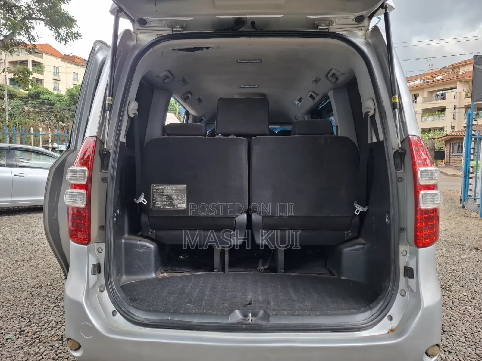 Toyota Noah 2012 Silver