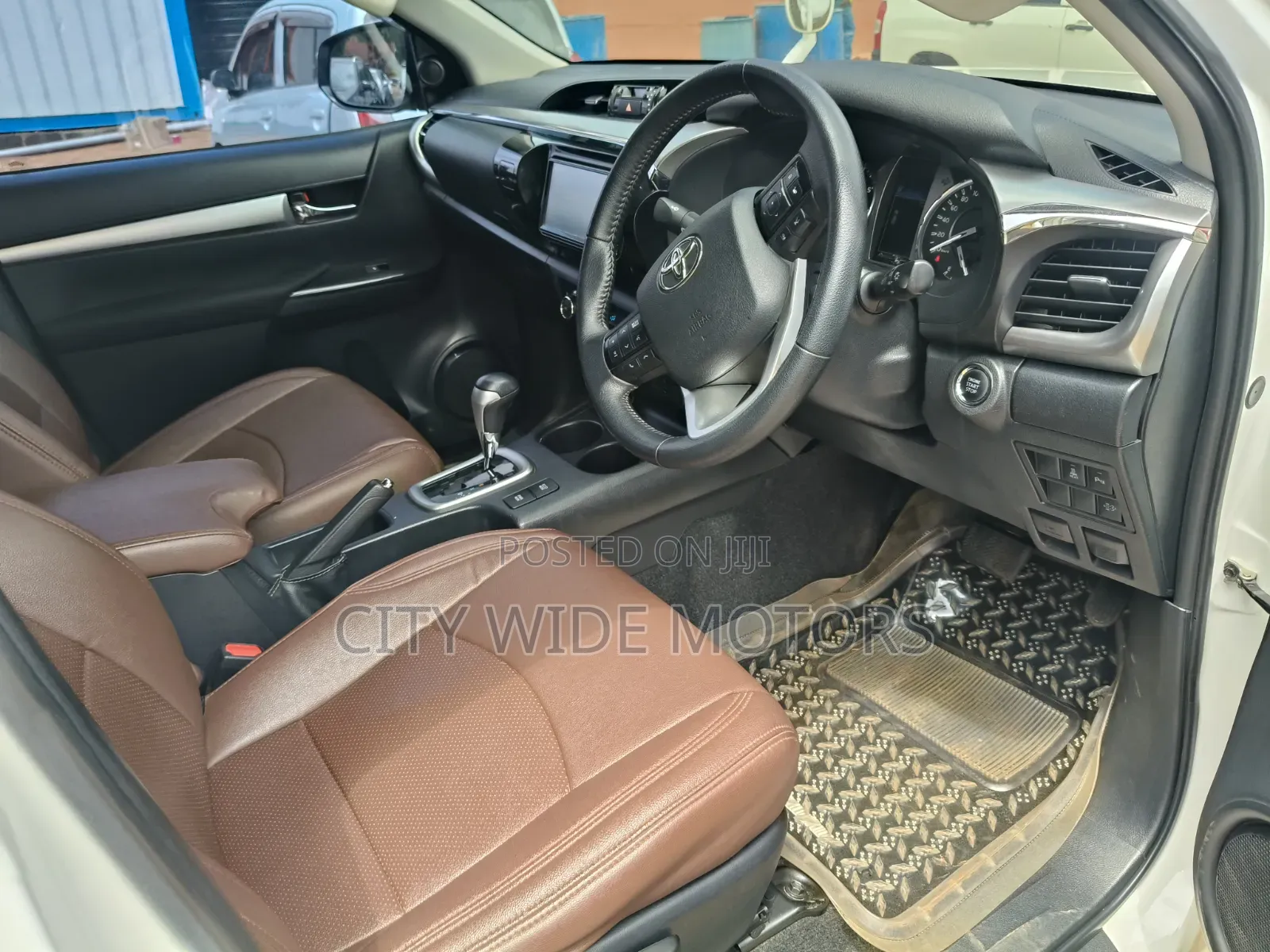 Toyota Hilux Revo Double Cab Deisel 2.4 AWD 2020 White