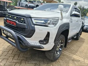Toyota Hilux Revo Double Cab Deisel 2.4 AWD 2020 White