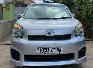 Toyota Voxy 2011 Silver