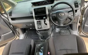 Toyota Voxy 2011 Silver
