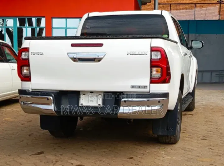 Toyota Hilux 2020 White