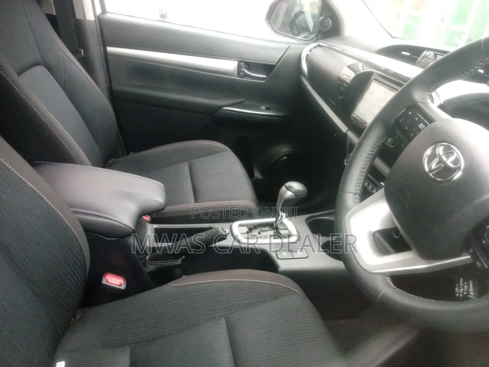 Toyota Hilux 2020 White