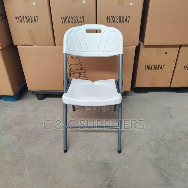 Foldable Plastic Chair - thumbnail 3