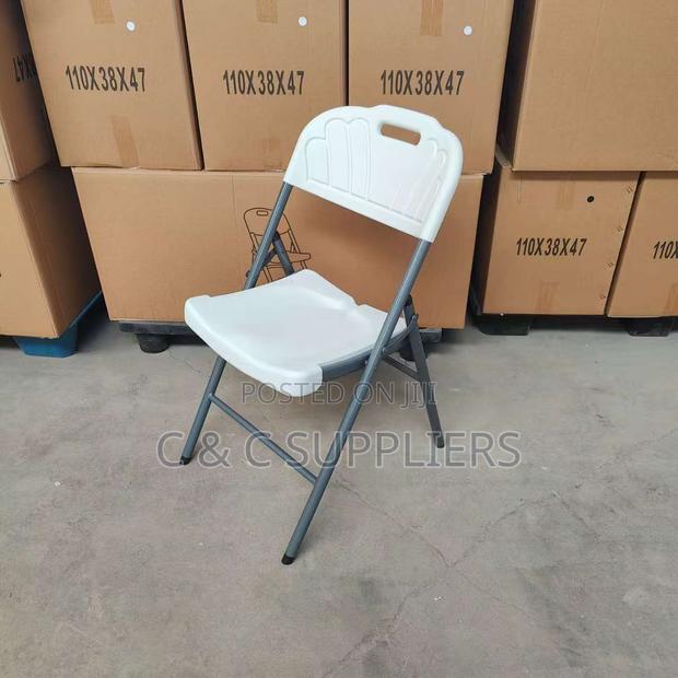 Foldable Plastic Chair - thumbnail 4