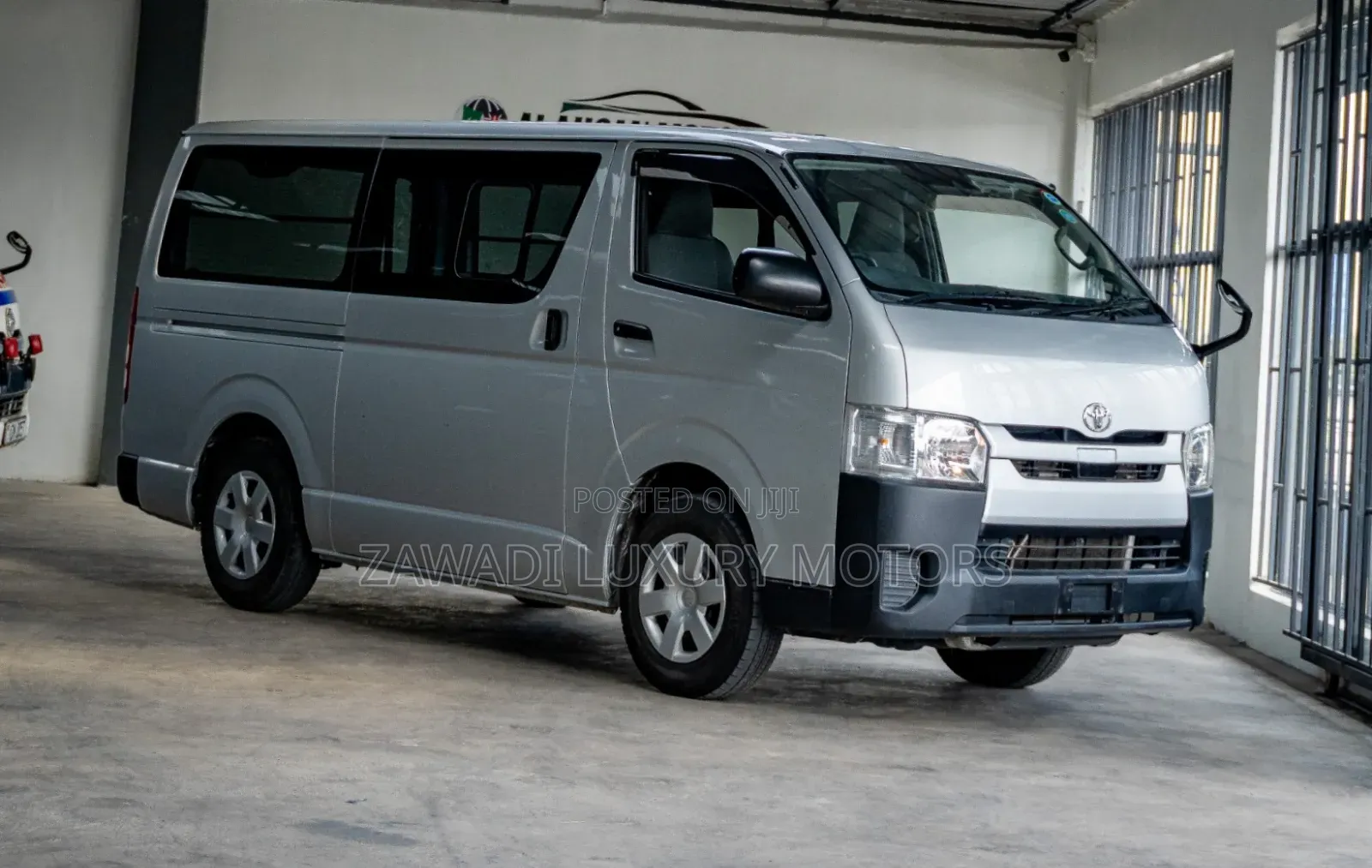 Toyota HiAce 2018 Silver