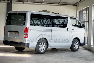 Toyota HiAce 2018 Silver