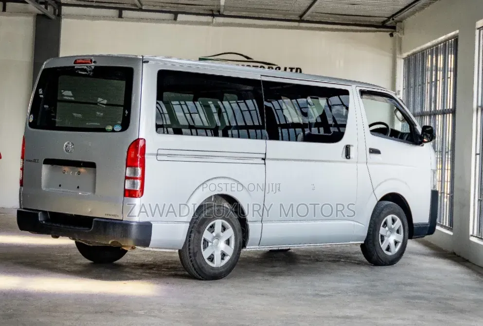 Toyota HiAce 2018 Silver