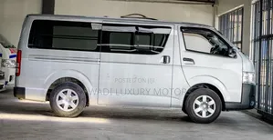 Toyota HiAce 2018 Silver