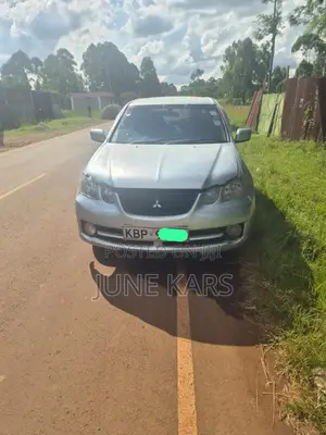 Mitsubishi Airtrek 2004 Silver