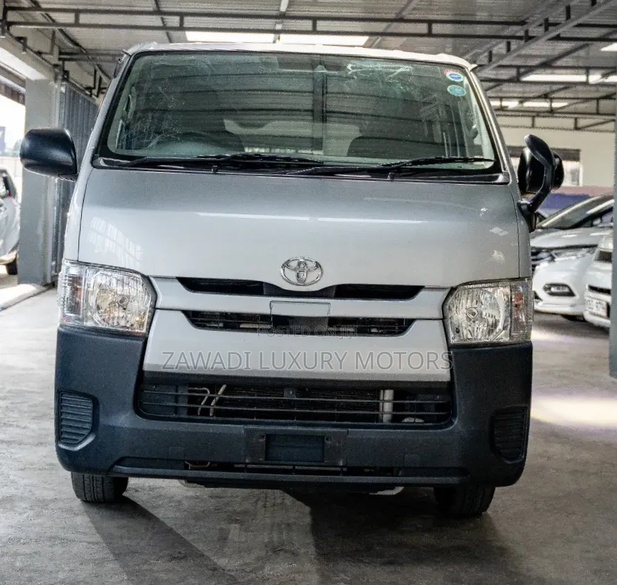 Toyota HiAce 2018 Silver