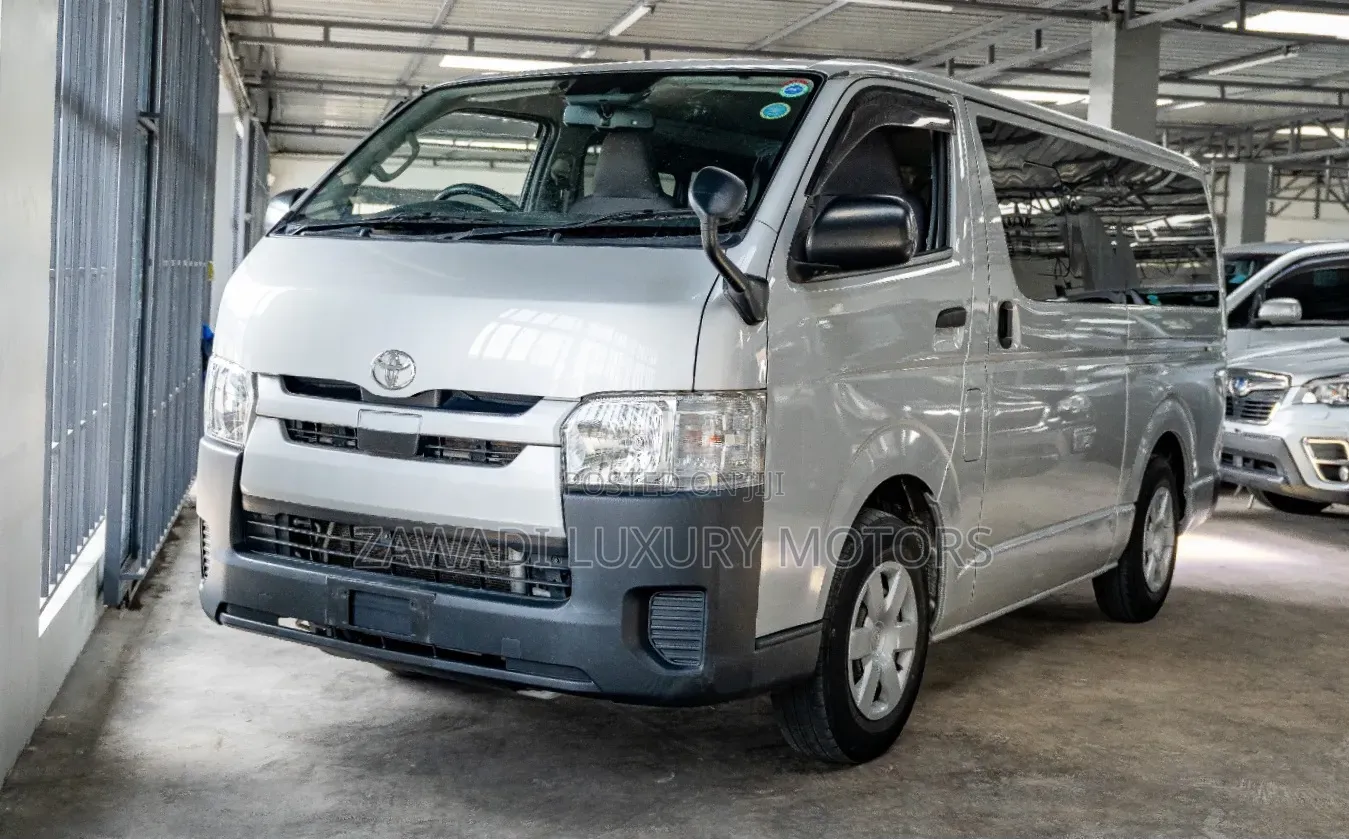 Toyota HiAce 2018 Silver