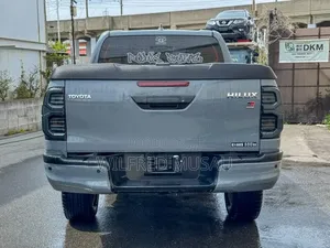 Toyota Hilux 2022 Silver