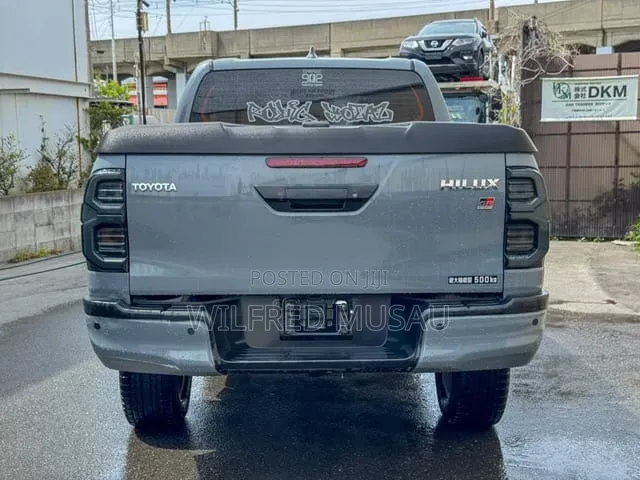 Toyota Hilux 2022 Silver
