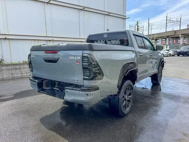 Toyota Hilux 2022 Silver