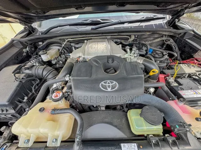 Toyota Hilux 2022 Silver