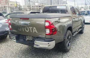 Toyota Hilux Revo Double Cab Deisel 2.4 AWD 2022 Brown
