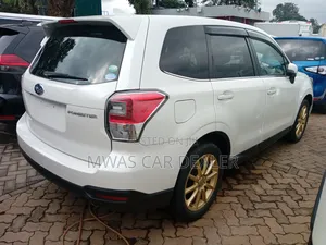 Subaru Forester 2018 White