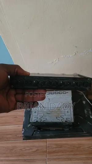 Selling a Car Booster 750 Watts,Equalizer, Radio and a Bass Speaker