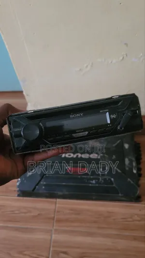 Selling a Car Booster 750 Watts,Equalizer, Radio and a Bass Speaker