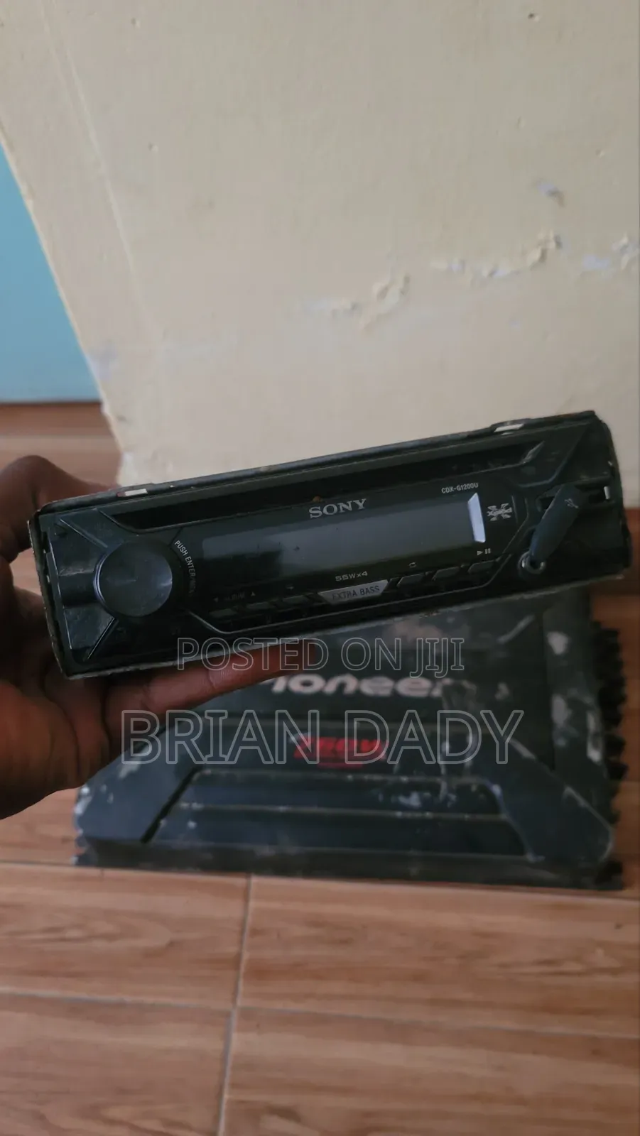 Selling a Car Booster 750 Watts,Equalizer, Radio and a Bass Speaker