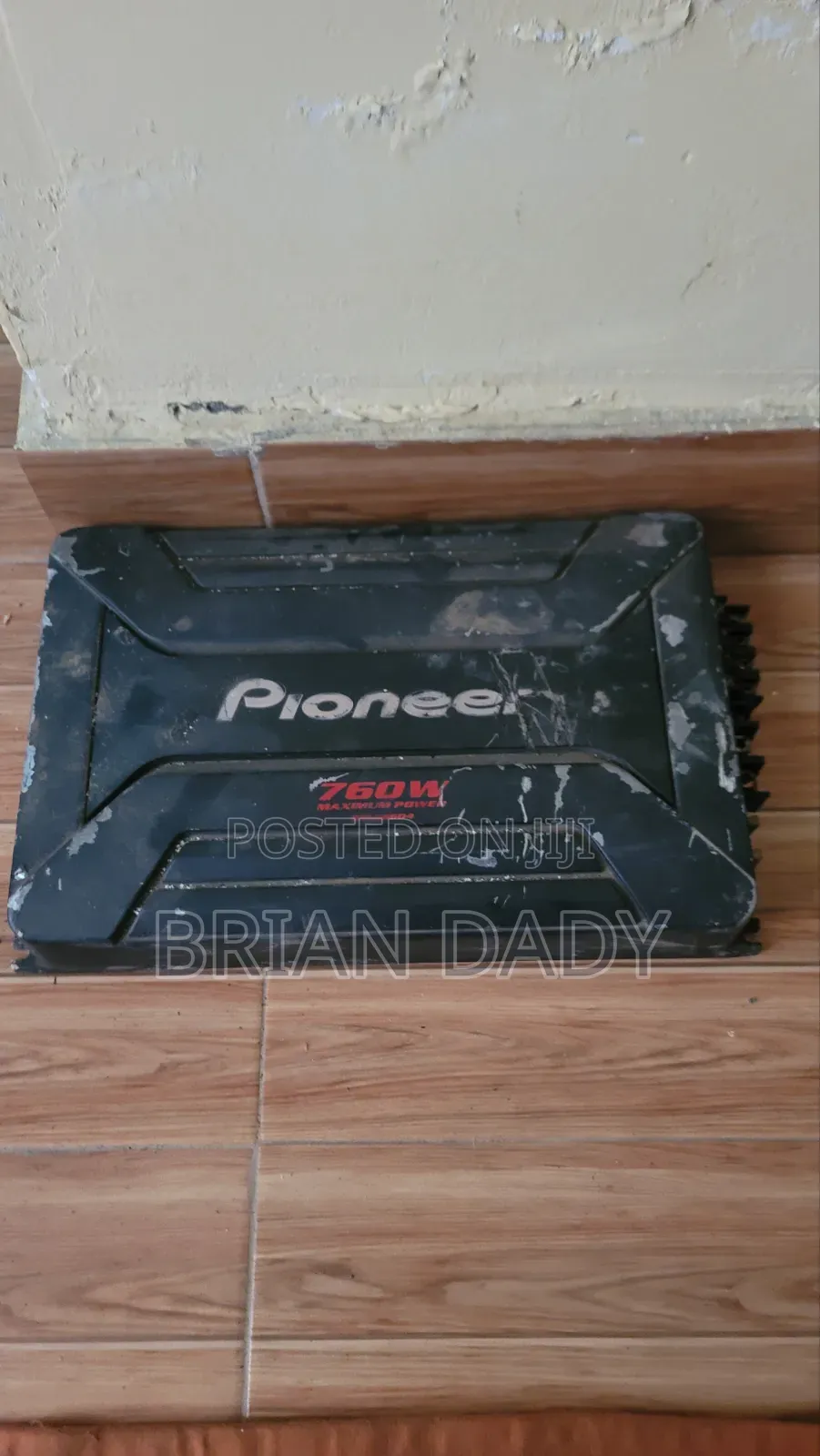 Selling a Car Booster 750 Watts,Equalizer, Radio and a Bass Speaker