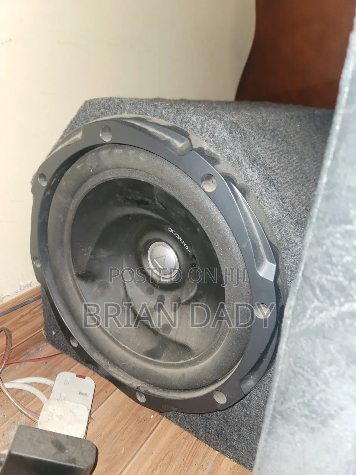 Selling a Car Booster 750 Watts,Equalizer, Radio and a Bass Speaker