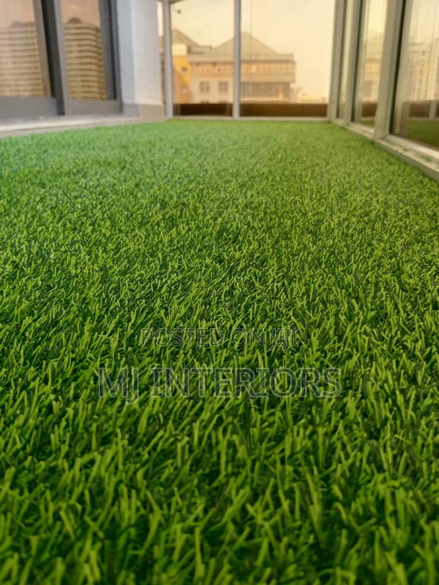 Premium Artificial Lawn Carpet for Contemporary Landscapes