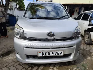Toyota Voxy 2013 Silver
