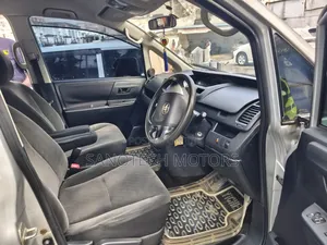 Toyota Voxy 2013 Silver