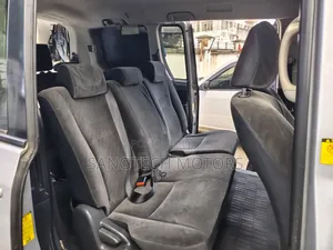 Toyota Voxy 2013 Silver