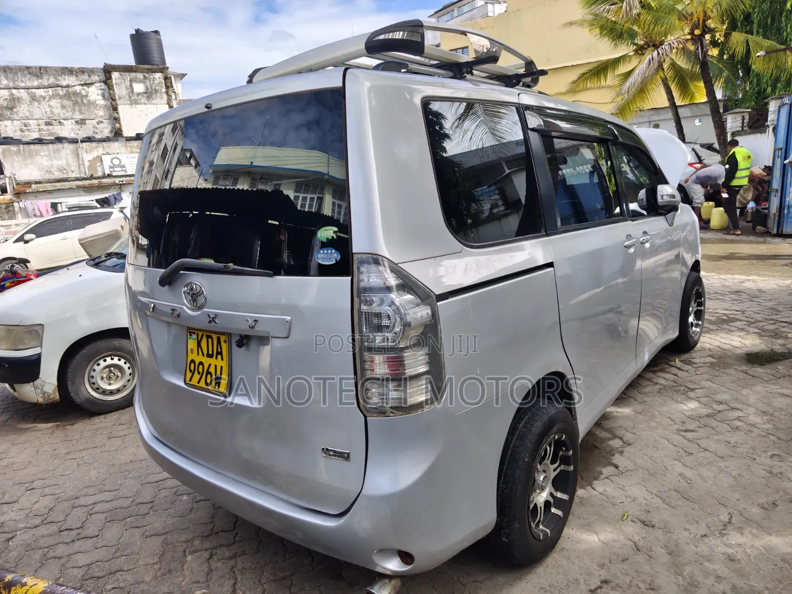 Toyota Voxy 2013 Silver